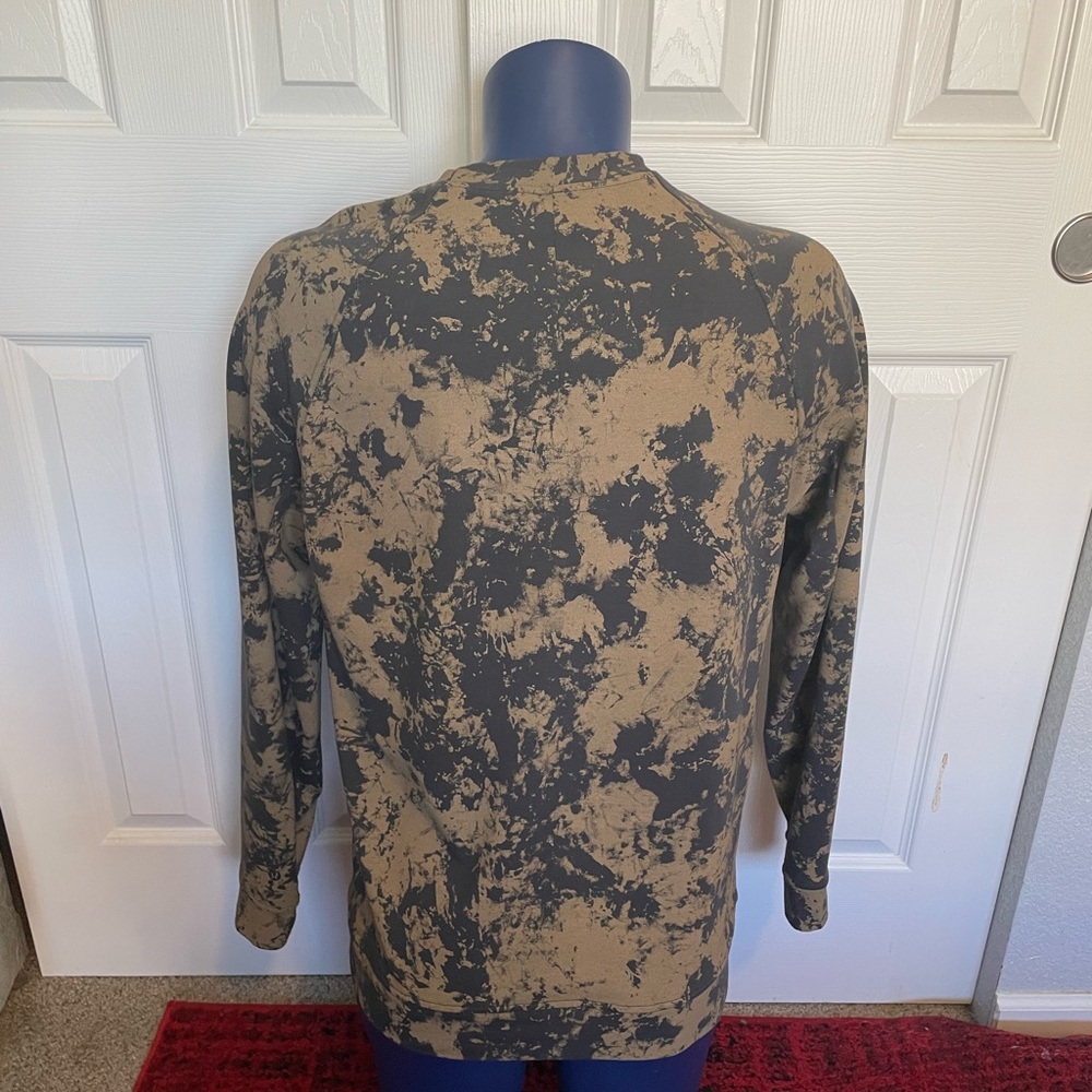 lululemon athletica Black and Tan Crewneck Sweater